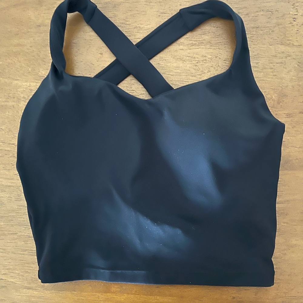 Black Seamless Sports Bra with Criss-Cross Straps